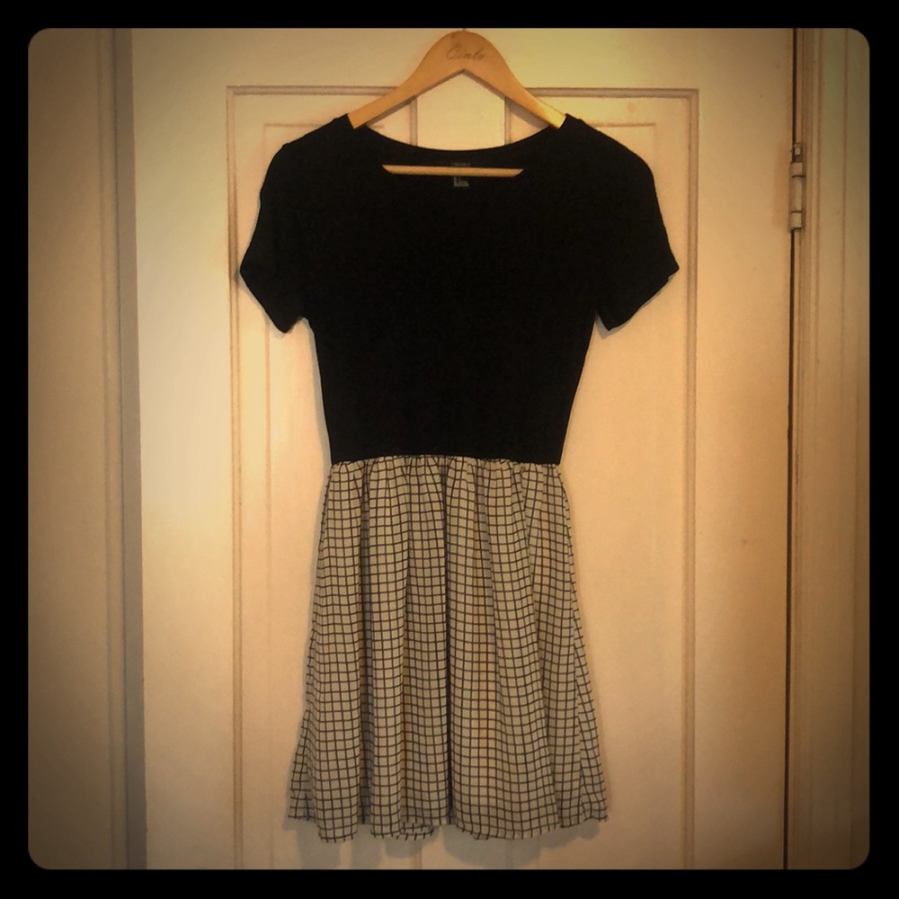 Short sleeve black dress